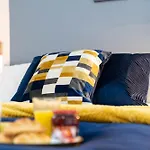 Sky Rooms Modern Studio Apartment 2